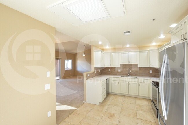 Foto del edificio - 9455 E Raintree Dr