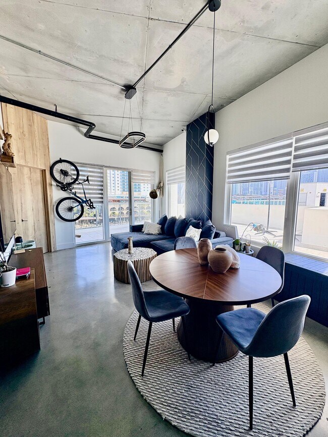 Foto del edificio - 10 SW South River Dr