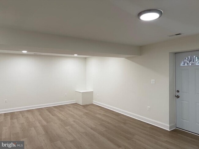 Foto del edificio - 6409 63rd Pl