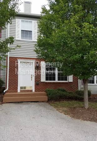 Building Photo - 1115 Oaktree Blvd