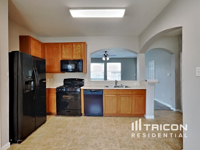 Foto del edificio - 4035 Mossy Spring Ln