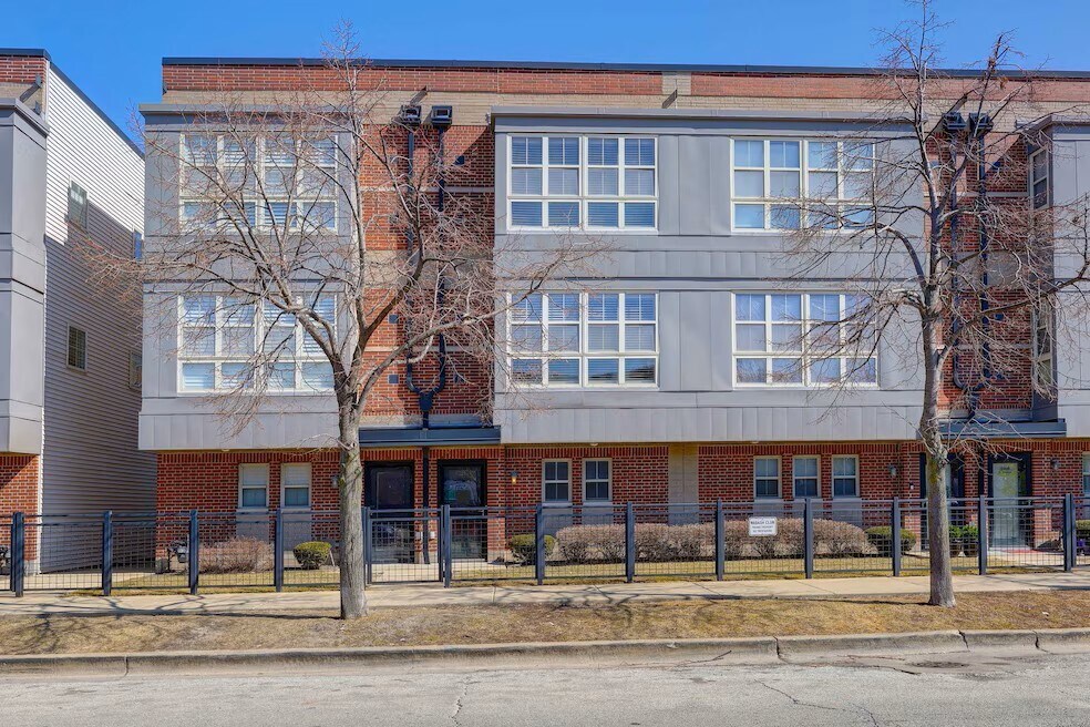 Foto principal - 2337 S Wabash Ave