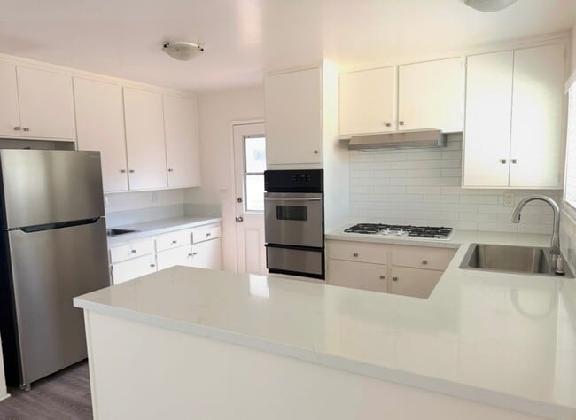 Building Photo - Stunning 4 Bedroom, 2 Bathroom House