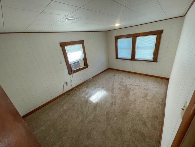 Building Photo - 804 W 44th St