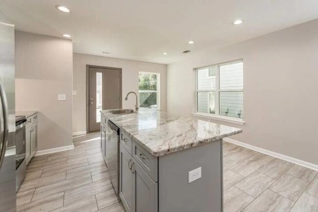 Foto del edificio - 1243 N Bronough St