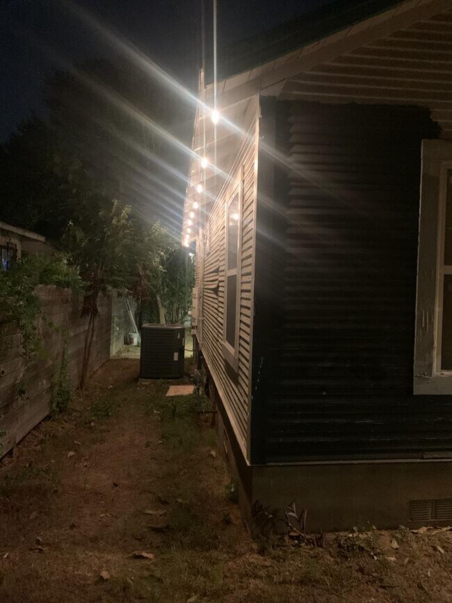 Foto del edificio - 1303 E 3rd St