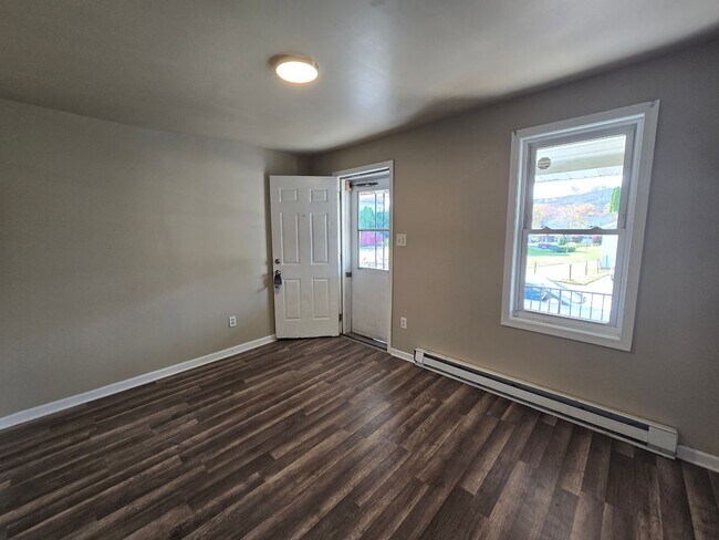 Foto del edificio - 1737 Newport Ave