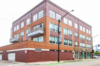 Building Photo - 1001 N Milwaukee Ave