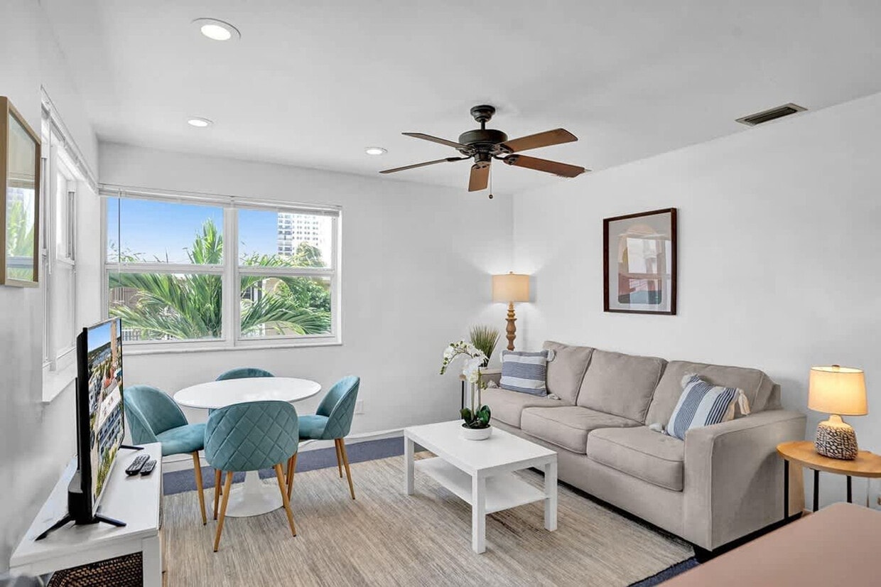 Foto principal - 851 N Surf Rd