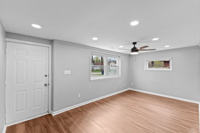 Foto del edificio - Newly Renovated 3-Bed Gem with Massive Yard – Modern Columbus Living!