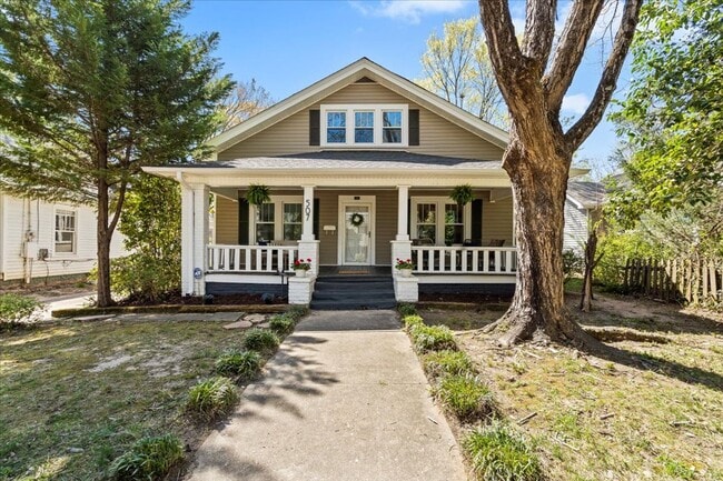 Building Photo - There is a Wow Factor in this Fully Renova...