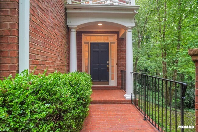 Foto del edificio - Luxurious 3BR Townhome in Atlanta