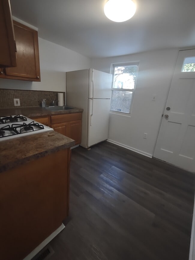 Building Photo - 201 E 13th St