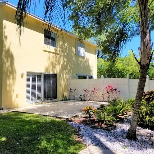 Building Photo - 3221 SW 15th Ave