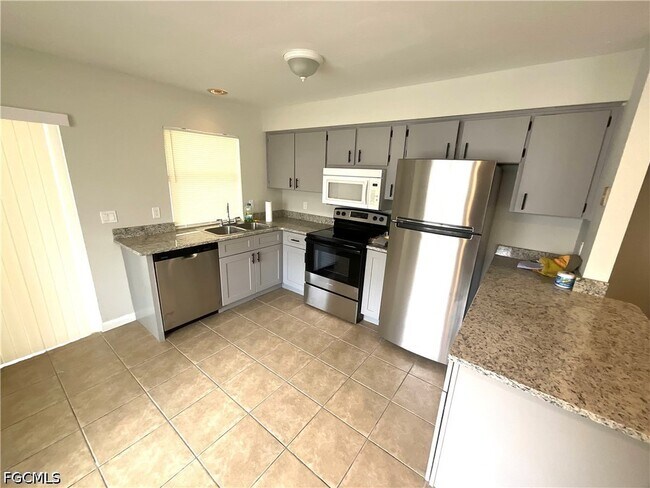 Foto del edificio - 610 SE 13th Ct