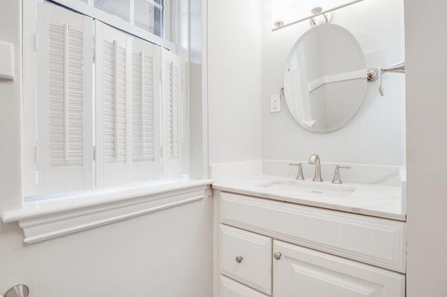 Building Photo - "Charming 1-Bedroom Condo in Historic Sale...