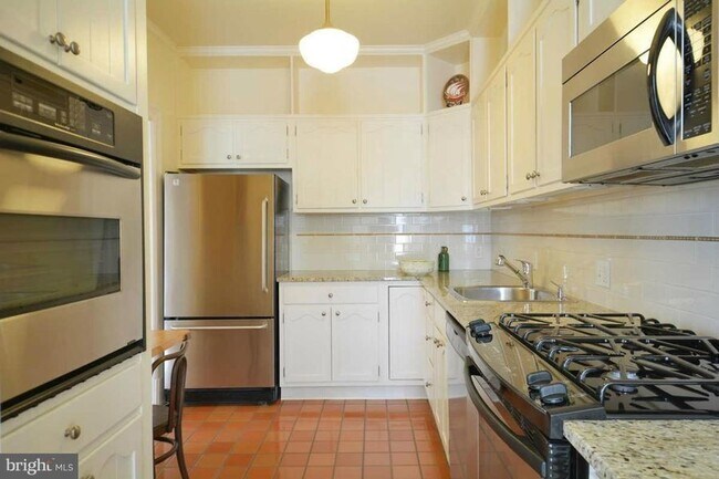 Foto del edificio - Beautiful 3 Bedroom Abode w/ Bountiful Yar...