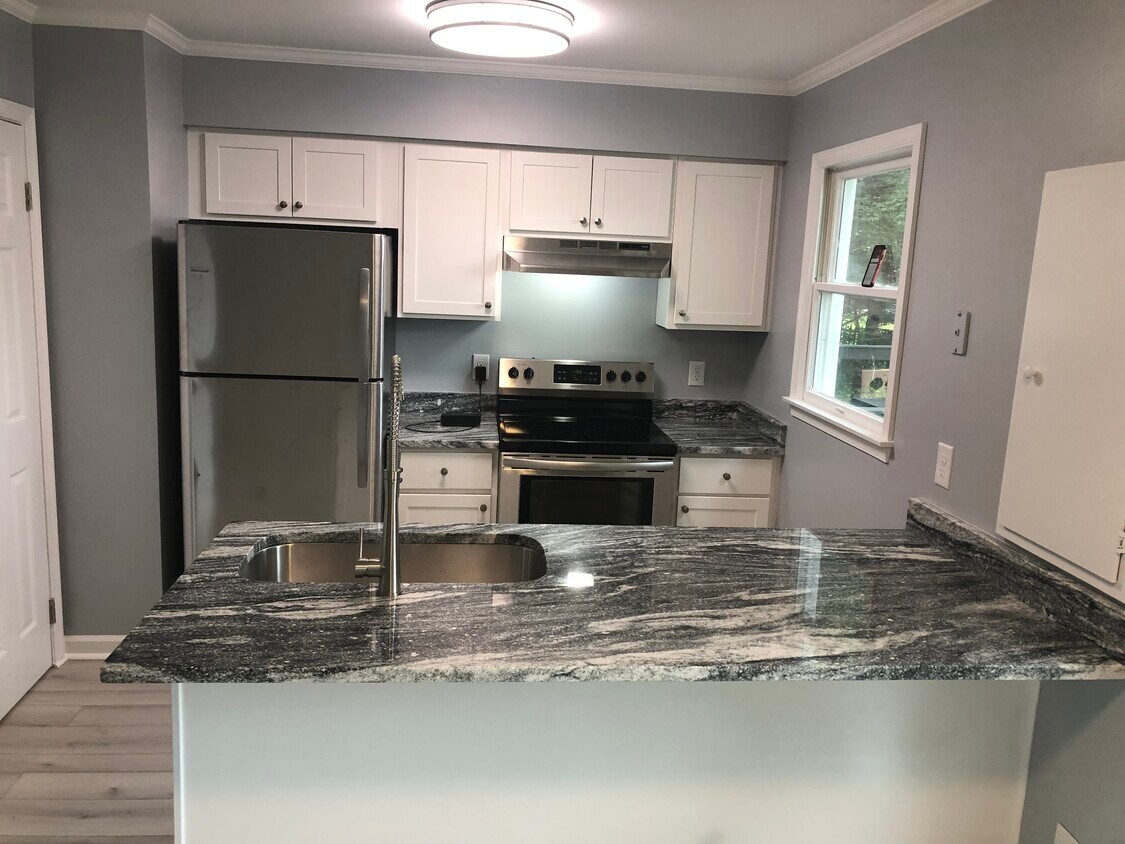Primary Photo - 106 S Spinnaker Ln