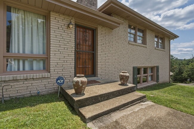 Building Photo - 5028 Danby Dr