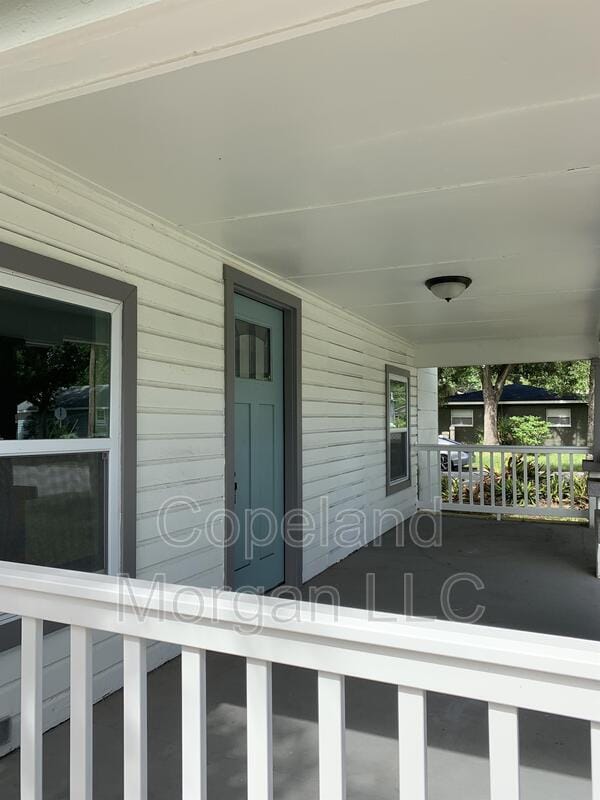 Building Photo - 1733 11th Ave N