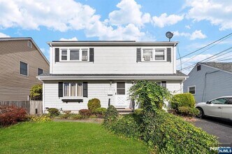 Building Photo - 119 Garibaldi Ave