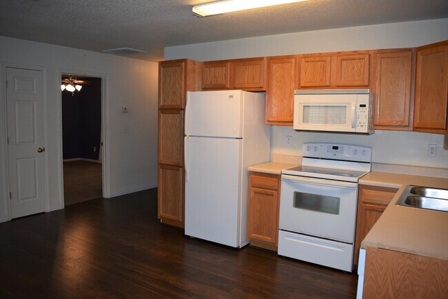 Foto del edificio - 3 bedroom 2 Bathroom Duplex in Hunters Ridge