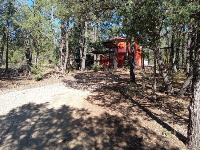Foto del edificio - COZY HOME IN THE BEAUTIFUL TOWN OF TIJERAS | Showings available NOW!!