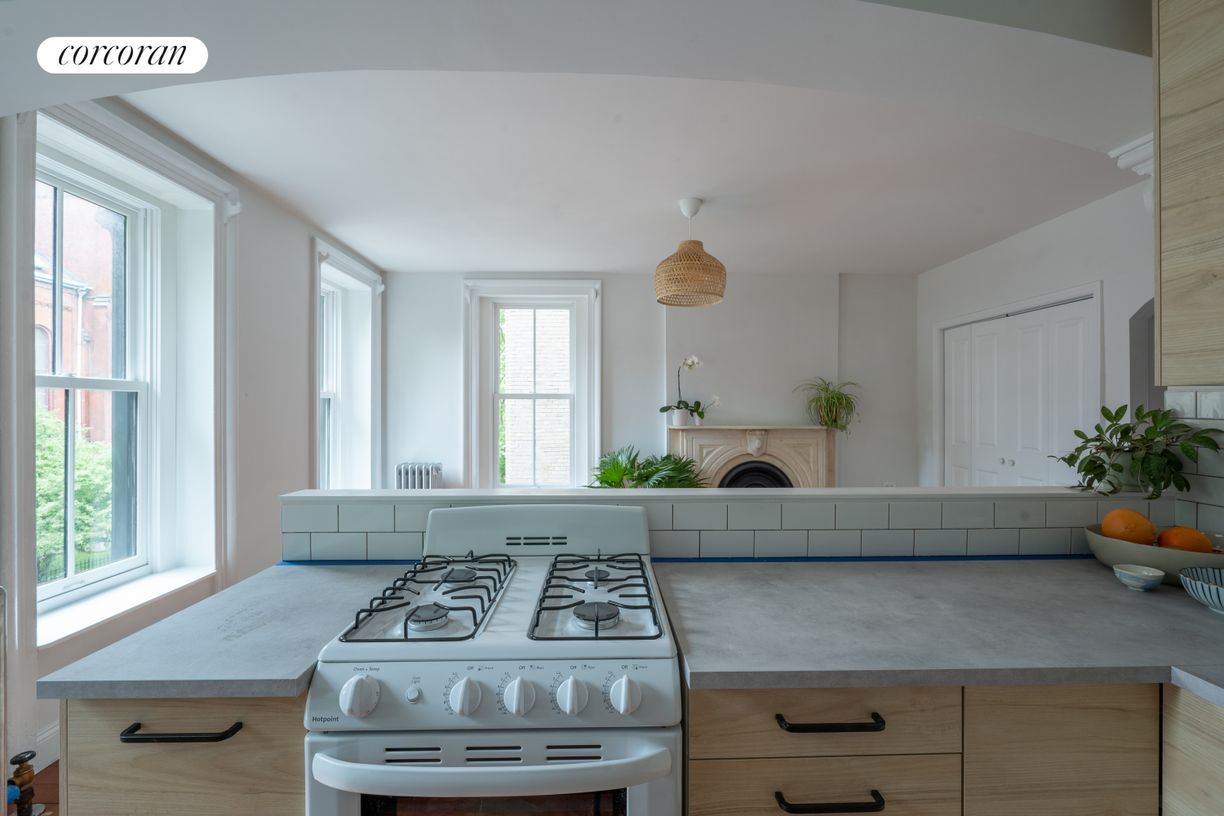 Foto principal - 73 Willoughby Ave