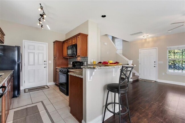 Foto del edificio - 6011 Fairway St