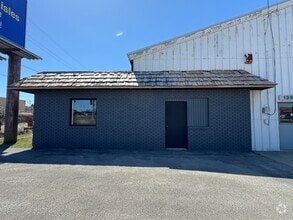 Building Photo - 1411 M-32