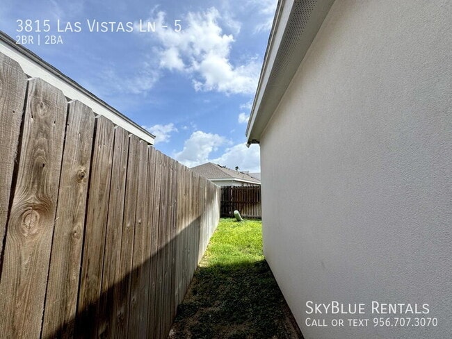 Building Photo - 3815 Las Vistas Ln