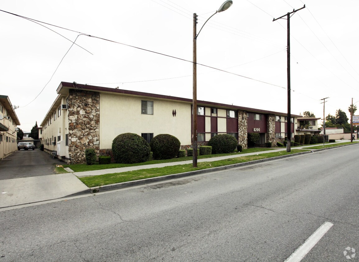 8200 Norwalk Boulevard Apartments in Whittier, CA