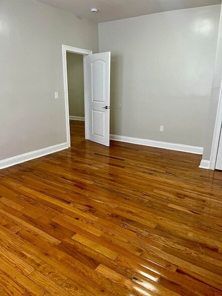 Building Photo - 546 Bergen Ave