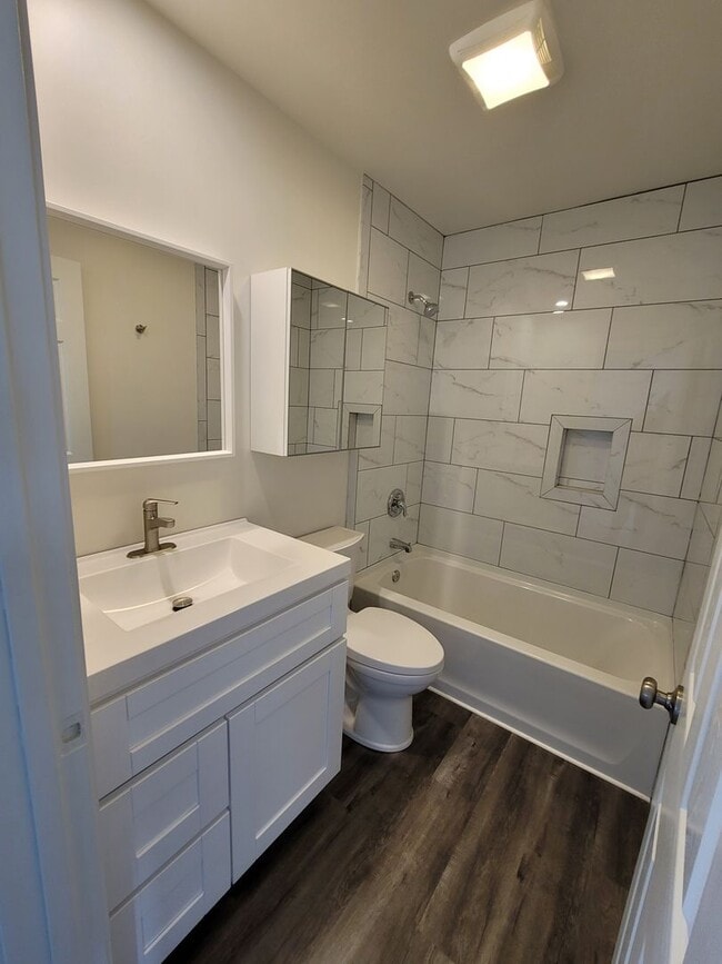 Foto del edificio - Spacious Home in Linda Vista with Modern A...