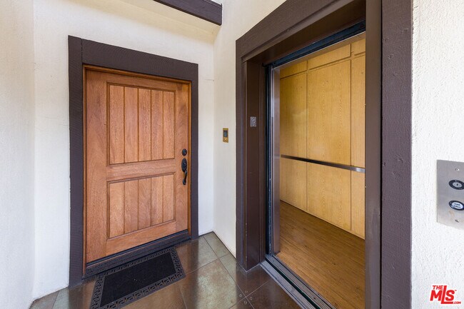 Foto del edificio - 10611 Ashton Ave