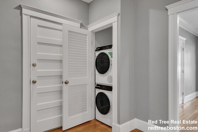 Building Photo - 142 Sutherland Rd