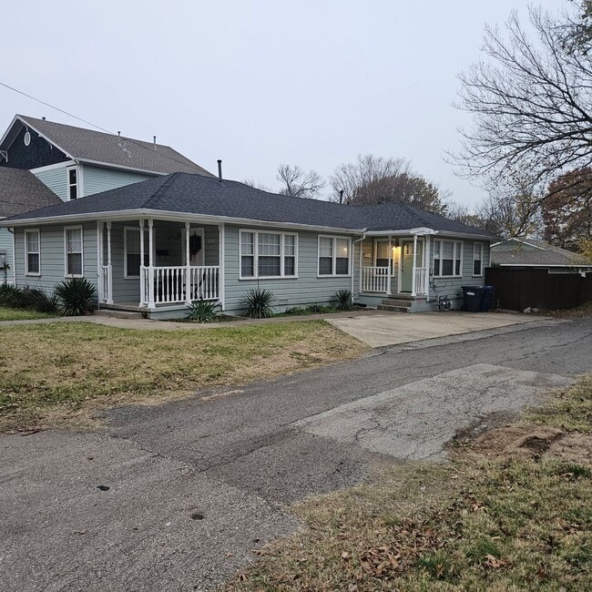 Foto del edificio - Bradley Duplex