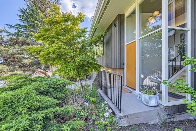 Foto del edificio - Seward Park Home