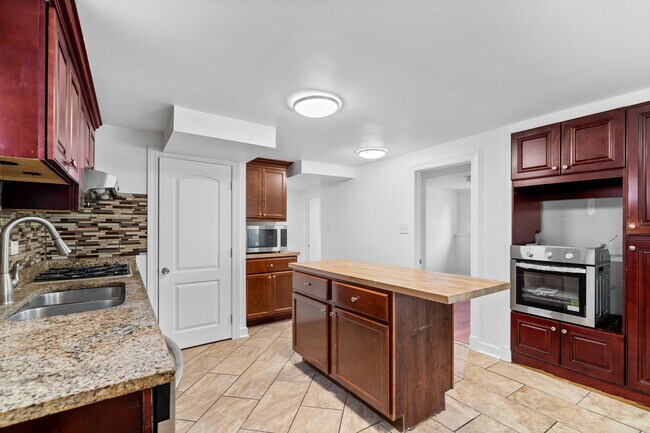 Foto del edificio - 9620 Kilpatrick Ave