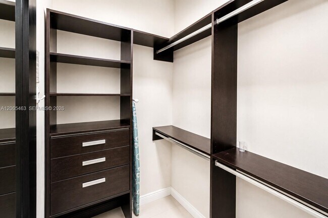 Foto del edificio - 7930 East Dr