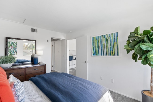 Foto del edificio - 801 E Orangewood Ave