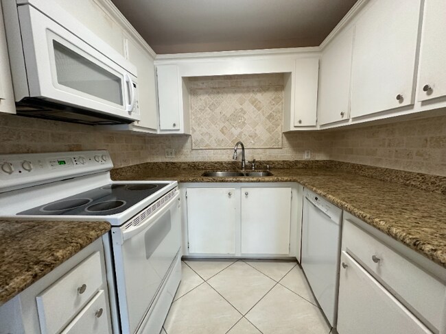 Foto del edificio - 5961 N Falls Cir Dr
