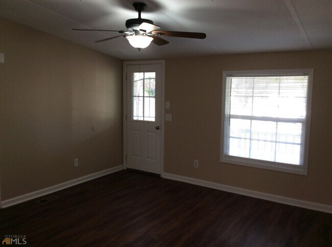 Building Photo - 866 Peeksville Rd
