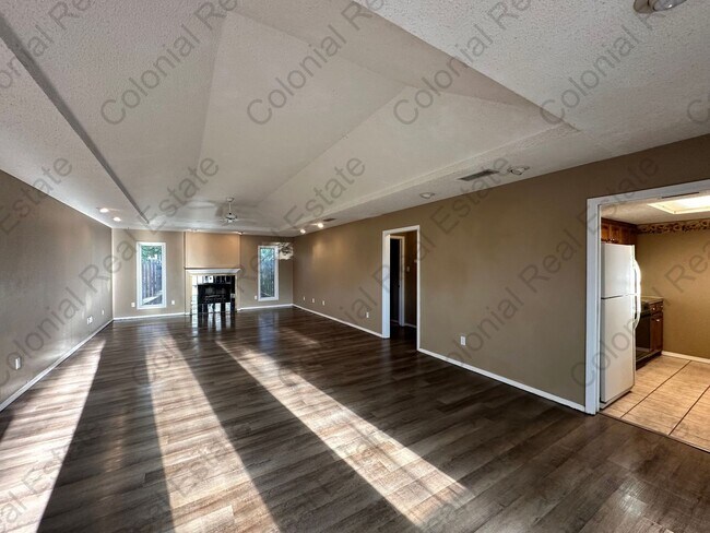 Building Photo - 801 N Walnut St