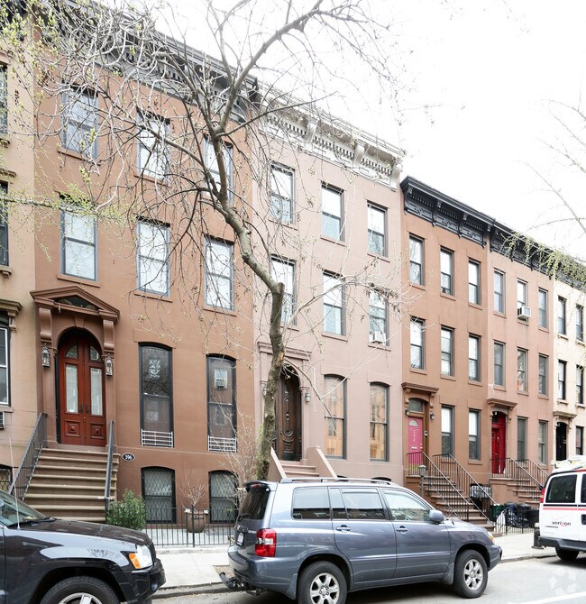 Building Photo - 394 Sackett St