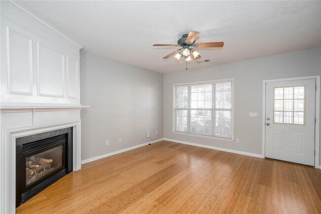 Foto del edificio - 380 Wittenridge Ct