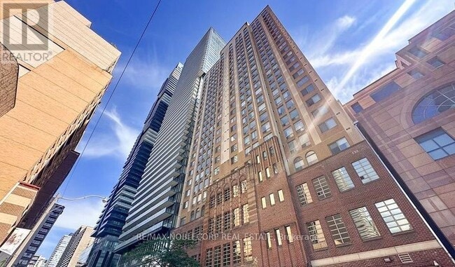 Building Photo - 25 Grenville St