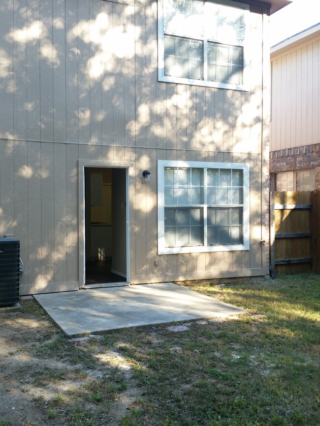 Privacy fencing with backyard patio - 842 Gable Avenue