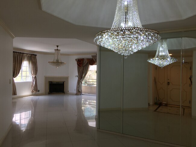 Foto del edificio - 10475 Ashton Ave