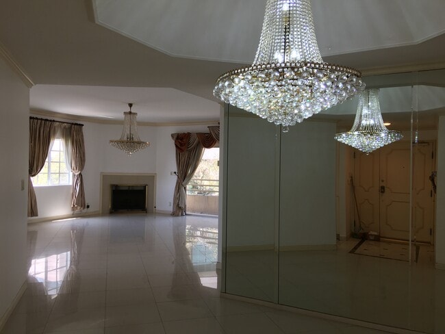 Building Photo - 10475 Ashton Ave